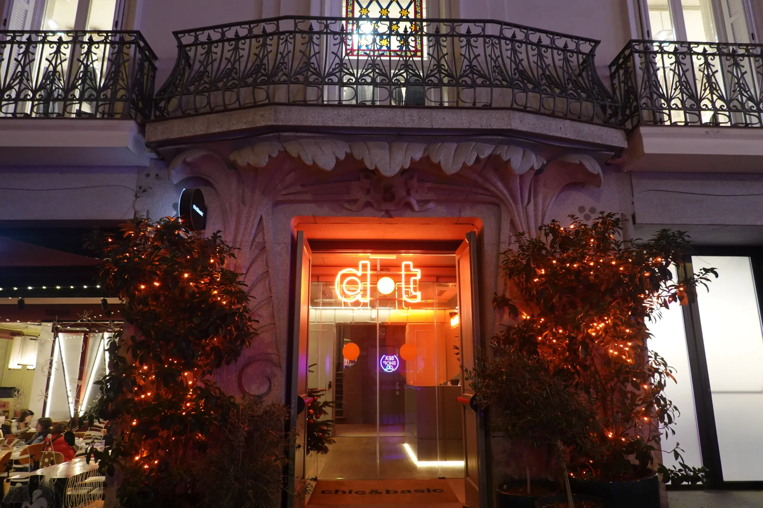 Chic and Basic Hotel